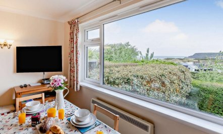 2 Bed in Widemouth Bay 4