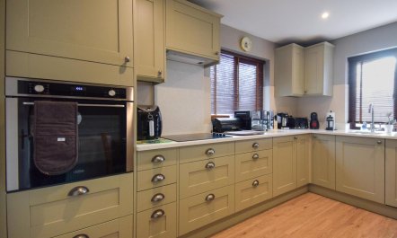 4 Bed in Aberdyfi 1