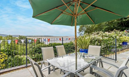 4 Bed in Aberdovey 1