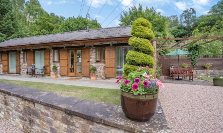 2 Bed in Abergavenny 1