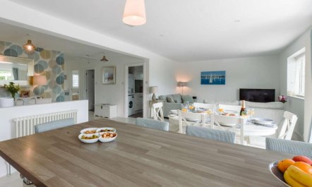 3 Bed in Mudeford 8