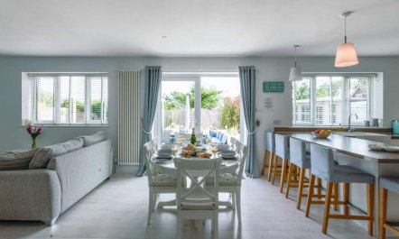 3 Bed in Mudeford 4