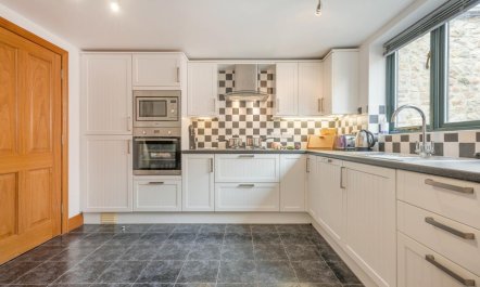 3 Bed in Bridport 2
