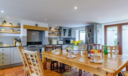 5 Bed in Crickhowell 2