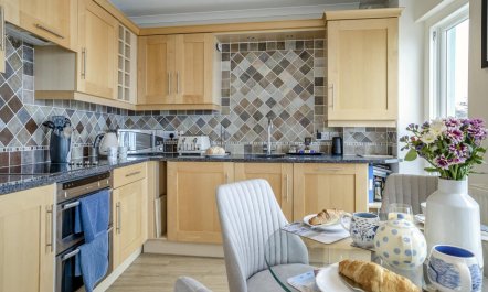 2 Bed in Tenby 6
