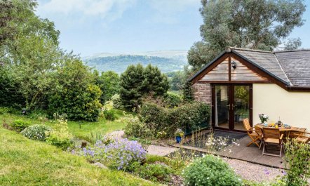 2 Bed in Abergavenny 1