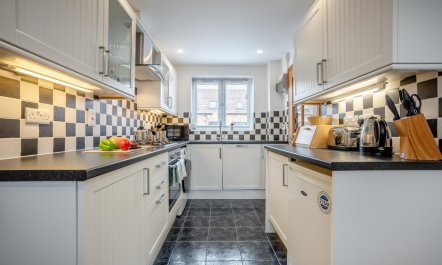 2 Bed in Bridport 3