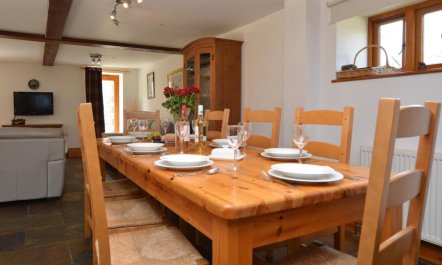 4 Bed in Sherborne 1