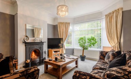 4 Bed in Llandudno 2
