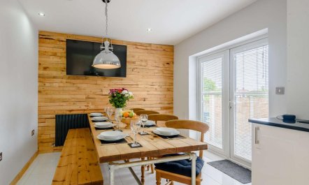 4 Bed in Llandudno 2