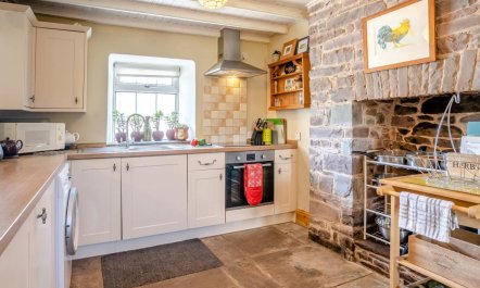 2 Bed in Llanfihangel-nant-Bran 4