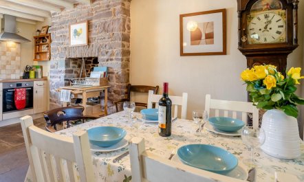2 Bed in Brecon 3