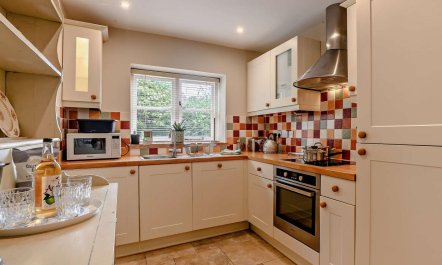 2 Bed in Holt 4