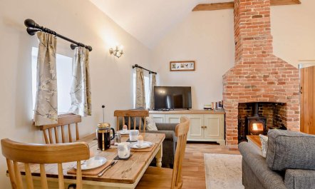 2 Bed in Holt 5