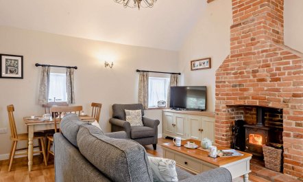 2 Bed in Holt 7