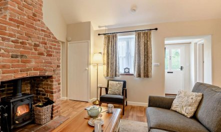 2 Bed in Holt 1