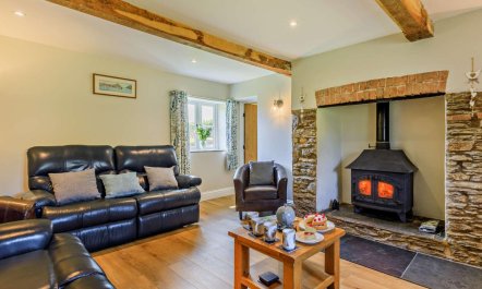 4 Bed in Barnstaple 1