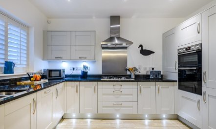 4 Bed in Holt 5