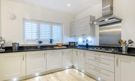 4 Bed in Holt 6