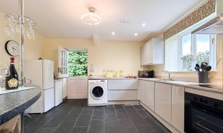 4 Bed in Llangynidr 2