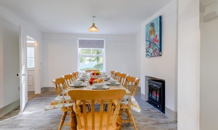 5 Bed in Holsworthy 4