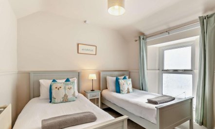 4 Bed in Tenby 8