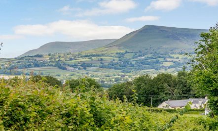 6 Bed in Brecon 2