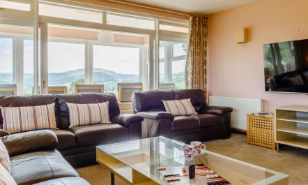 6 Bed in Brecon 4