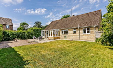 2 Bed in Moreton In Marsh 1