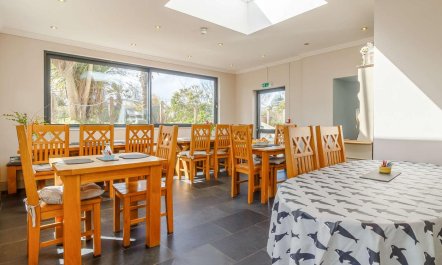 8 Bed in Angle 4
