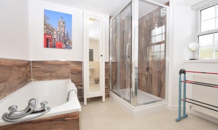 2 Bed in Heriot 8
