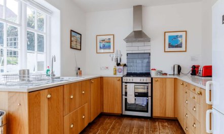 4 Bed in Bridport 2