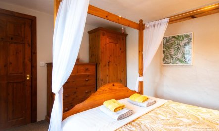 1 Bed in New Moat 8