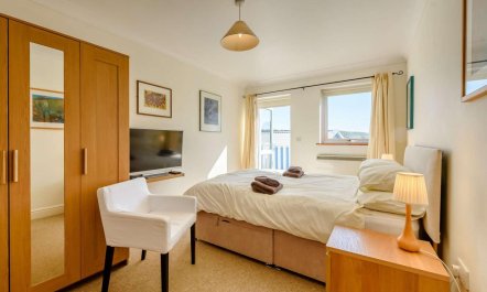 3 Bed in Freshwater East 8