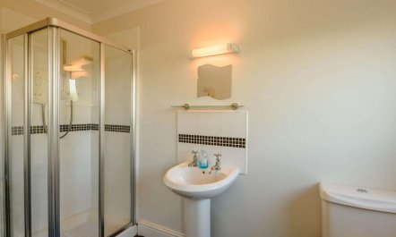 3 Bed in Freshwater East 7