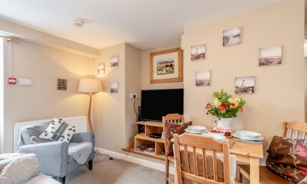 2 Bed in Cosheston 1