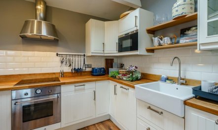 2 Bed in Stoke Prior 2