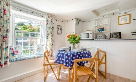 2 Bed in Polruan 3
