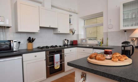 2 Bed in Ventnor 4