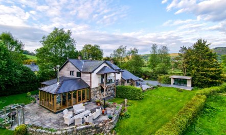 6 Bed in Bala 0