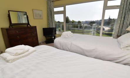 2 Bed in Tenby 7