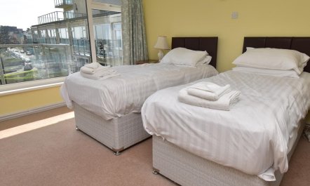 2 Bed in Tenby 9