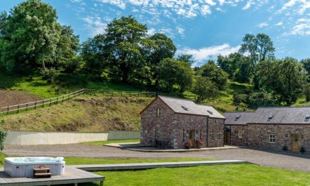 2 Bed in Llangadog 1