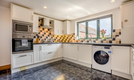 3 Bed in Bridport 1