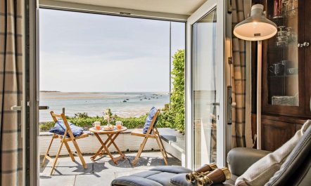 2 Bed in Aberdyfi 3