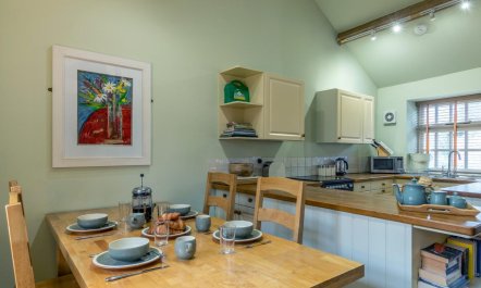 2 Bed in Axminster 0