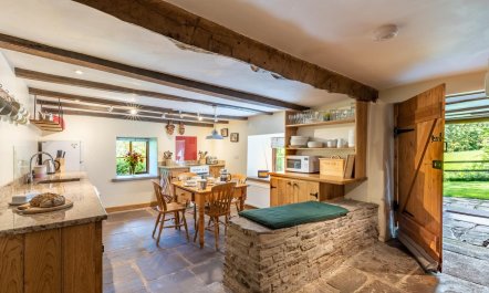 4 Bed in Hereford 2