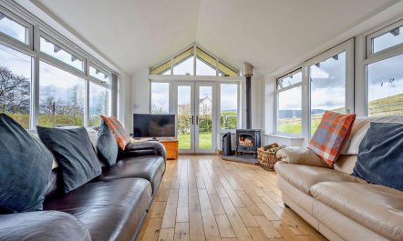 4 Bed in Penrith 1