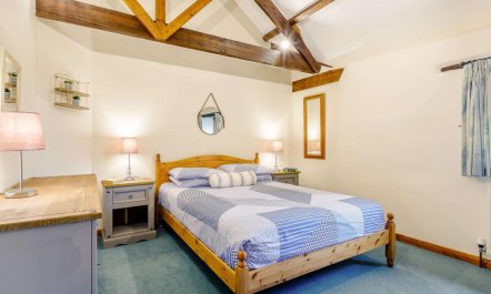 2 Bed in Holsworthy 1