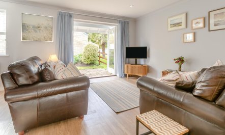 3 Bed in Falmouth 1
